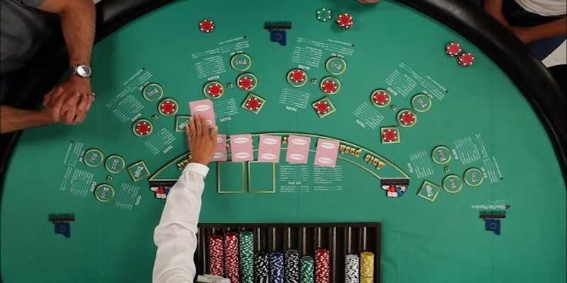 Texas Hold'em yêu cầu người chơi có kỹ năng phân tích và đọc vị đối thủ nhanh chóng và tinh tế.